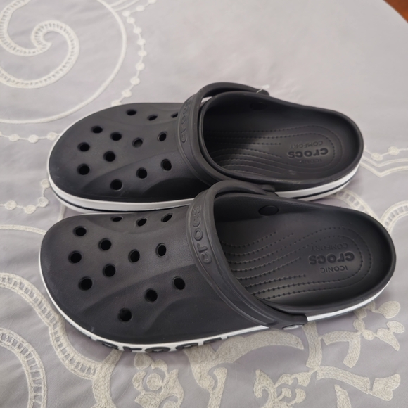 Mens Size 11 Crocs - Picture 2 of 4